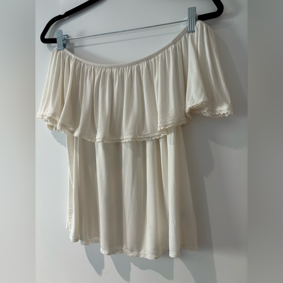 Abercrombie Cream Off-the-shoulder Top - Picture 2 of 5